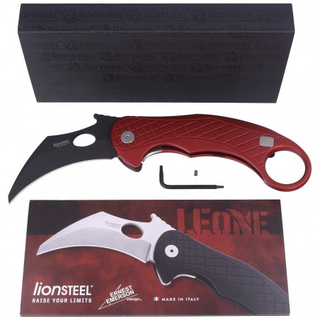 Nóż LionSteel L.E.One Karambit Red Aluminium, Chemical Black MagnaCut by Emerson Design (LE1 A RB)