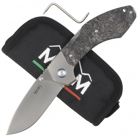 Nóż MKM Hero Marbled Carbon Fiber, Satin M390 by Tommaso Rumici (MK HR-CFT)