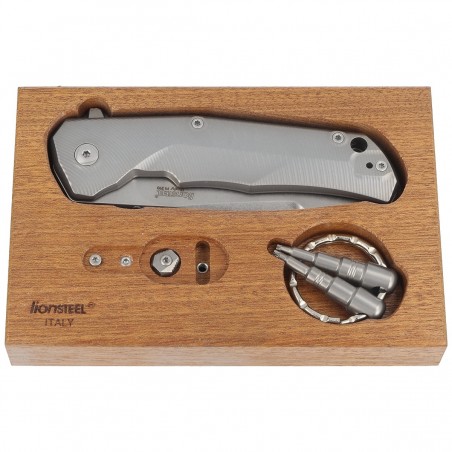 Nóż składany LionSteel T.R.E. Grey / Bronze Titanium, Stone Washed M390 by Molletta (TRE BR) Nóż składany LionSteel T.R.E. Grey / Bronze Titanium, Stone Washed M390 by Molletta (TRE BR)