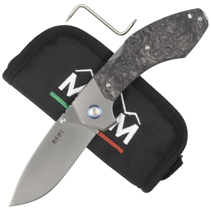 Nóż składany MKM Hero Marbled Carbon Fiber, Satin M390 by Tommaso Rumici (MK HR-CFT)