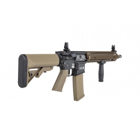 Karabinek ASG Specna Arms Daniel Defense® MK18 SA-P26 Prime™ Aster II ETU z silnikiem bezszczotkowym Chaos Bronze Karabinek ASG Specna Arms Daniel Defense® MK18 SA-P26 Prime™ Aster II ETU z silnikiem bezszczotkowym Chaos Bronze
